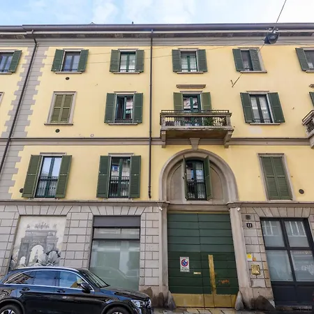 Cesariano, 11 - In Vibrant Via Cesariano Apartamento
