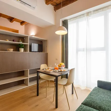 Cesariano, 11 - In Vibrant Via Cesariano Apartamento *